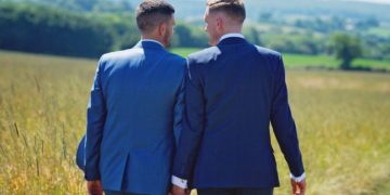 Το μυστικό της Πεταλούδας: Αντιδράσεις για το πρώτο γκέι φιλί στην κρατική τηλεόραση – Η αποστομωτική απάντηση του σκηνοθέτη