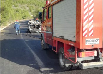 Λουτράκι: Αυτοκίνητο τυλίχθηκε στις φλόγες – Σώθηκαν τέσσερις γυναίκες