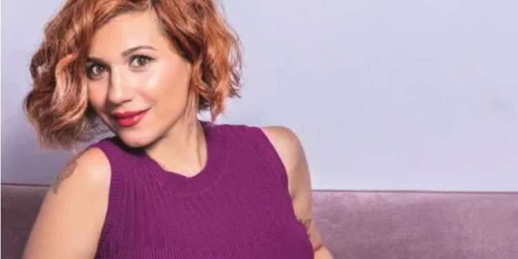 Alldaynews.gr Πέννυ Μπαλτατζή: «Πασίγνωστος πολιτικός με πήρε και με έβαλε στα πόδια του»
