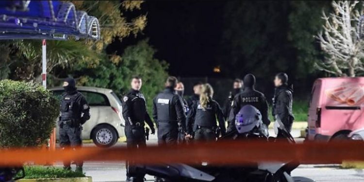 Alldaynews.gr Κηφισιά: Ο πατέρας που Σκότωσε το γιο του με τσεκούρι την ώρα που κοιμόταν και μετά τον τεμάχισε