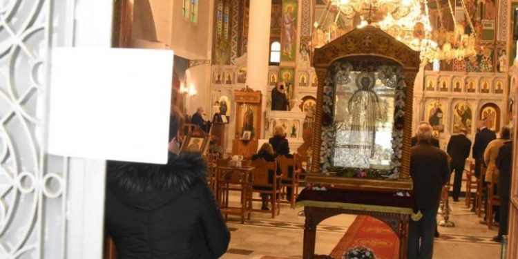 Alldaynews.gr Θετικός στον κορωνοϊό ιερέας αρνητής – Χλεύαζε πιστούς με μάσκα