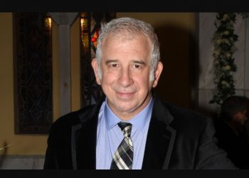 Πέτρος Φιλιππίδης: Φεύγει απο το Ψυχικό και μετακομίζει στο χωριό της μητέρας του[photos]