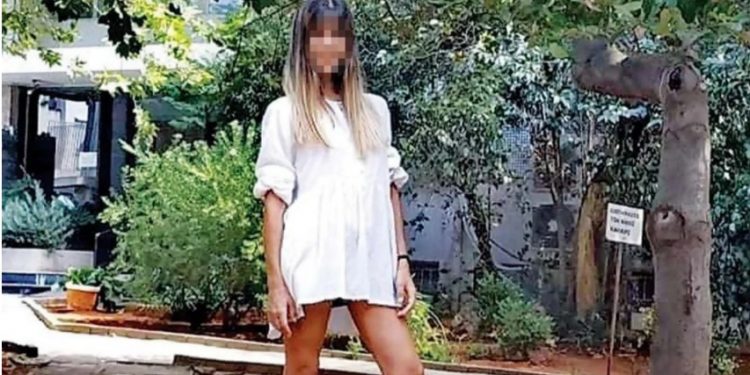 Alldaynews.gr Ελεύθερη με περιοριστικούς όρους η Παντρεμένη φιλόλογος που αποπλάνησε τον 13χρονο μαθητή της