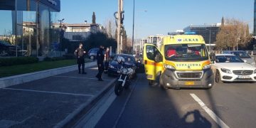 Alldaynews.gr ΠΡΙΝ ΛΙΓΟ: Γυναίκα γέννησε μέσα στο αυτοκίνητο πάνω στη Λεωφόρο Κηφισίας – Φωτογραφία