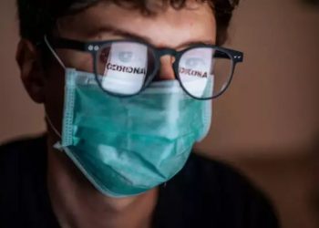 Κορωνοϊός: Τι μπορεί να συμβεί αν φοράτε γυαλιά για τη μυωπία