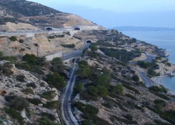 Πριν Λίγο-Κερατέα: Αυτοκίνητο έπεσε σε γκρεμό στην Κακιά Θάλασσα