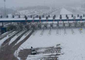 «Μήδεια» Χωρίς σχέδιο: Έκοψαν την Ελλαδα στα 2 – Κλειστοί δρόμοι, εγκλωβισμένοι οδηγοί