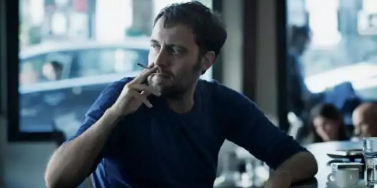 Alldaynews.gr Αύγουστος Κορτώ: “Εμείς οι αδερφές τους ξέρουμε καλά τους άντρες παλιάς κοπής”