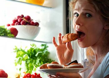 ψυγείο φαγητό το βράδυ midnight-snacking διαλειμματική νηστεία