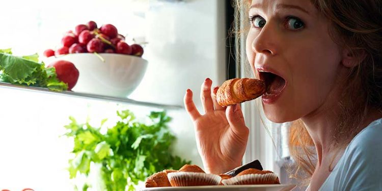 Alldaynews.gr ψυγείο φαγητό το βράδυ midnight-snacking διαλειμματική νηστεία