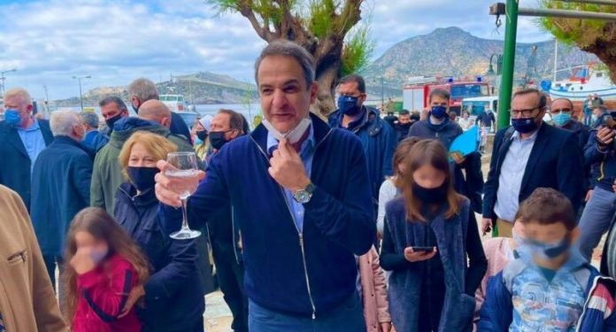 Θέμα στον Guardian το γεύμα Μητσοτάκη στην Ικαρία