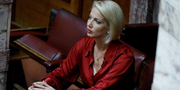 Alldaynews.gr Η Βουλευτής Κυκλάδων Κ. Μονογυιού ζητά εξαίρεση των πολυτελών γιοτ από το lockdown!