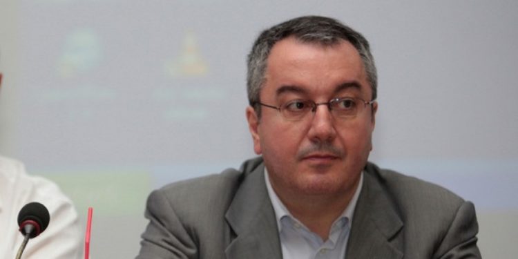 Alldaynews.gr Συγκριτικό των 7 εμβολίων: Ο Μόσιαλος συγκρίνει την Αποτελεσματικότητα – Οι δόσεις και οι ισχυρές μεταλλάξεις (ΠΙΝΑΚΑΣ)