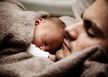 Συνεπιμέλεια: Ποιοι και γιατί πιέζουν τον Τσιάρα να «παγώσει» το νομοσχέδιο;