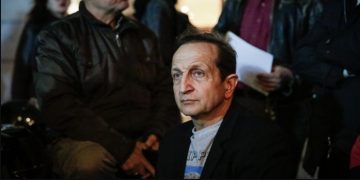 Alldaynews.gr Στην πείνα δεκάδες ηθοποιοί μετά την απόφαση των καναλιών να κόψουν και τις επαναλήψεις των σίριαλ με πρωταγωνιστή τον Φιλιππίδη
