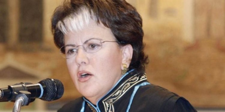 Alldaynews.gr H Άννα Παναγιωταρέα, σύμβουλος επικοινωνίας της Λίνας Μενδώνη χτύπησε στο πόδι και θα χειρουργηθεί