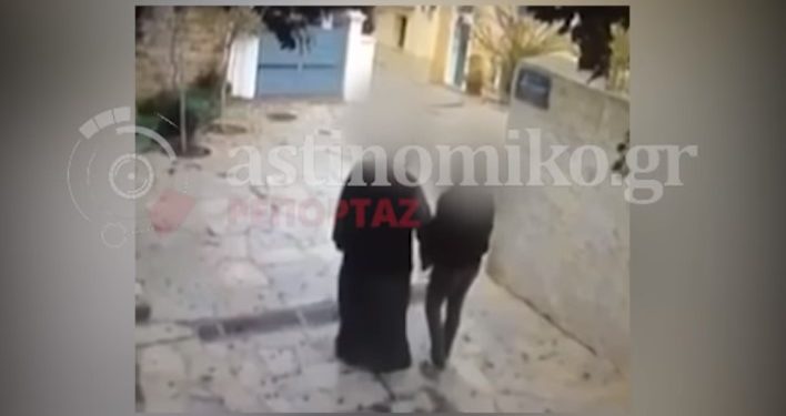 Alldaynews.gr Σοκαριστικό Βίντεο Ντοκουμέντο: Παπάς-Σατανάς ασελγεί σε νεαρό σε στενό της Πλάκας