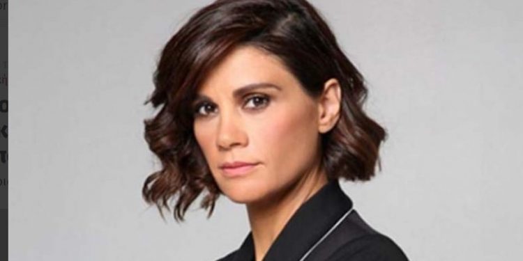 Alldaynews.gr Αννα Μαρία Παπαχαραλάμπους για γνωστό ηθοποιό: “Έμπαινε στο καμαρίνι μου και ουρούσε επιδεικτικά στον νιπτήρα μου”