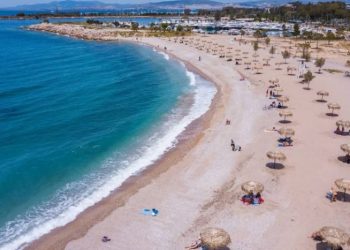 Πήγε με τη γυναίκα του βόλτα στην παραλία και προσπάθησε να τη θάψει ζωντανή