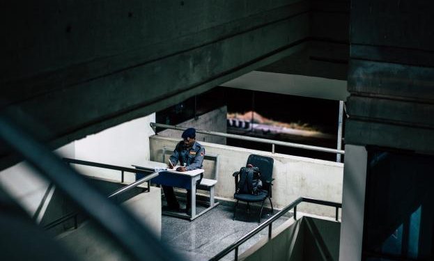 Alldaynews.gr Δικηγόρος γύριζε με τις φυλακισμένες πελάτισσες του π0ρνό μέσα στα κελιά