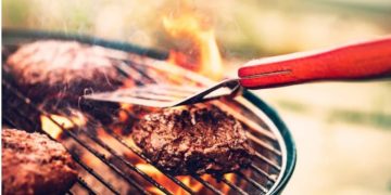Αυτό το λάθος κάνουν οι περισσότεροι όταν ψήνουν στα κάρβουνα