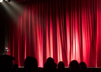 «Χρίστο, είσαι ένα λουλούδι, άφησέ με να σε κόψω πριν μαραθείς»-Νέα καταγγελία που καίει τον Δ.Λ