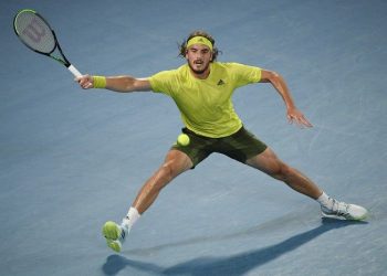 Ο Τσιτσιπάς κέρδισε τον Ναδάλ με μυθική ανατροπή