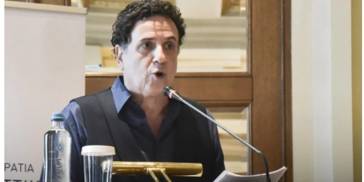 Alldaynews.gr Χάρης Ρώμας: Η Μενδώνη έχει παραιτηθεί και δεν το ξέρει