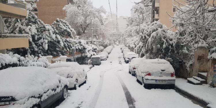 Alldaynews.gr Χιόνια στην Αττική: Δύσκολες οι μετακινήσεις-Πού υπάρχουν προβλήματα