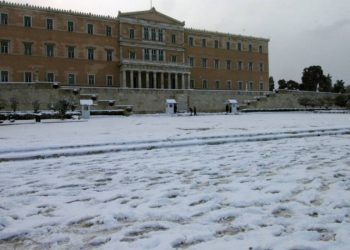 Χιόνια στην Αθήνα: Δείτε που έχει διακοπεί η κυκλοφορία αυτή τη στιγμή