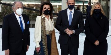 Alldaynews.gr Γιάννα Αγγελοπούλου: Η εμφάνιση με το γιαννιώτικο «πιρπιρί»