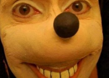 Αυτοκτονία 15χρονου στον Πειραιά: Ποιός ο άντρας πίσω απο τον Jonathan Galindo που ενθαρρύνει τα παιδιά να βάλουν τέλος στη ζωή τους