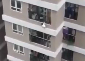 Απίστευτο: Κορίτσι 2 ετών πέφτει από μπαλκόνι 12ου ορόφου – Σώθηκε χάρη σε 31χρονο περαστικό