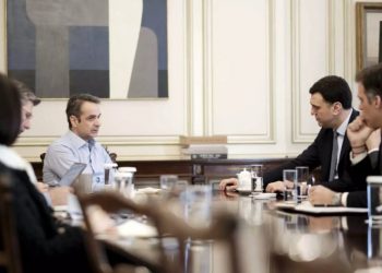 Κορονοϊός: Έκτακτη σύσκεψη στο Μαξίμου – Ανησυχία για τις μεταλλάξεις, αγωνία για το ΕΣΥ