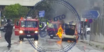 Φωτιά σε ταξί στο κέντρο της Αθήνας[photos]