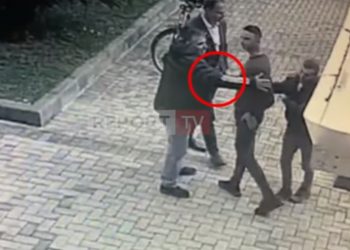 Υποψήφιος βουλευτής δέρνει επιχειρηματία μέσα στην μέση του δρόμου[video]