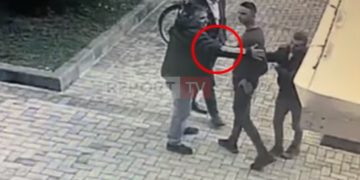 Υποψήφιος βουλευτής δέρνει επιχειρηματία μέσα στην μέση του δρόμου[video]