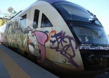 Εκτροχιάστηκε συρμός του προαστιακού στην Πάτρα, διακοπή δρομολογίων