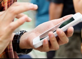 Προσοχή! Γιατί δεν πρέπει να παρακολουθείτε ερωτικά βίντεο από το κινητό σας