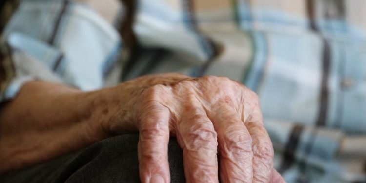 Alldaynews.gr Βόλος: Γιαγιά 101 ετών νίκησε τον κορονοϊό