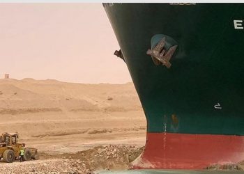 Θρίλερ με το Ever Given: Μπλόκαρε και πάλι τη διώρυγα του Σουέζ