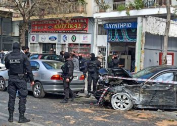 Τρεις πολίτες τραυματίες απο την άγρια καταδίωξη στη Λιοσίων[photos]