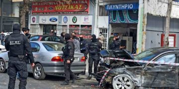 Τρεις πολίτες τραυματίες απο την άγρια καταδίωξη στη Λιοσίων[photos]