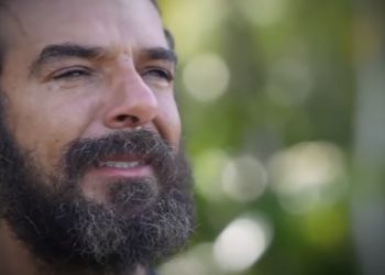 Λύγισε και ο Τριαντάφυλλος: «Πλέον μιλάω στη θάλασσα και τις πέτρες, δεν μου μιλάει κανείς»