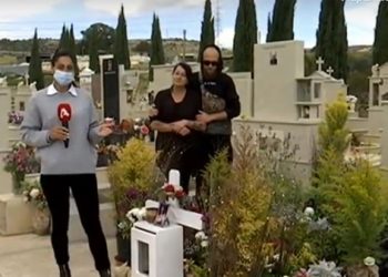 Συγκλονίζει η χαροκαμένη μάνα του 17χρονου Λοΐζου-Κλέβουν την νύχτα μέχρι και προσωπικά αντικείμενα νεκρών[video]