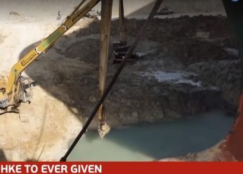 Τέλος το θρίλερ στη Διώρυγα Σουέζ: Ξεκίνησε η κυκλοφορία των πλοίων[video]