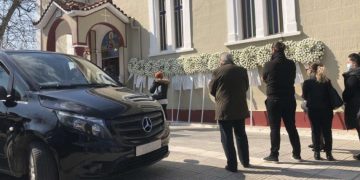 Ράγισαν καρδιές στο τελευταίο αντίο στον 37χρονο Λεωνίδα