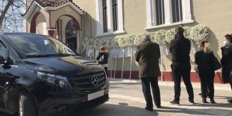 Ράγισαν καρδιές στο τελευταίο αντίο στον 37χρονο Λεωνίδα