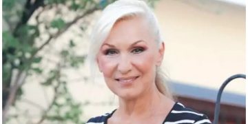 Alldaynews.gr Σόφη Ζαννίνου: «Με περίμενε έξω από το μαγαζί ο πατέρας μου και με πλάκωσε στα χαστούκια»