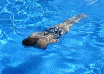 Σκότωσε στο ξύλο τη φίλη του επειδή είχε αποκαλυπτικό «ατύχημα» με το μπικίνι της